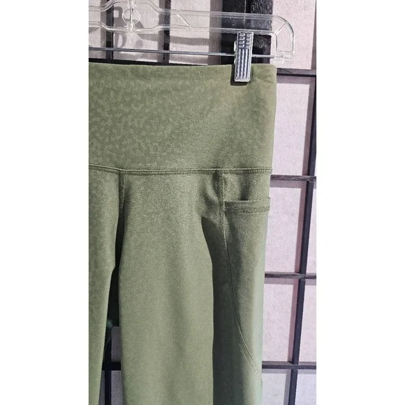 OLD NAVY Leggings Womens Size M Olive Green Capri High-Waisted Pockets Patterned - Picture 3 of 6